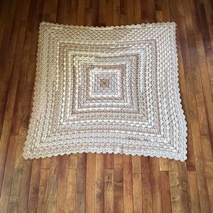 Beautiful Shells crochet afghan